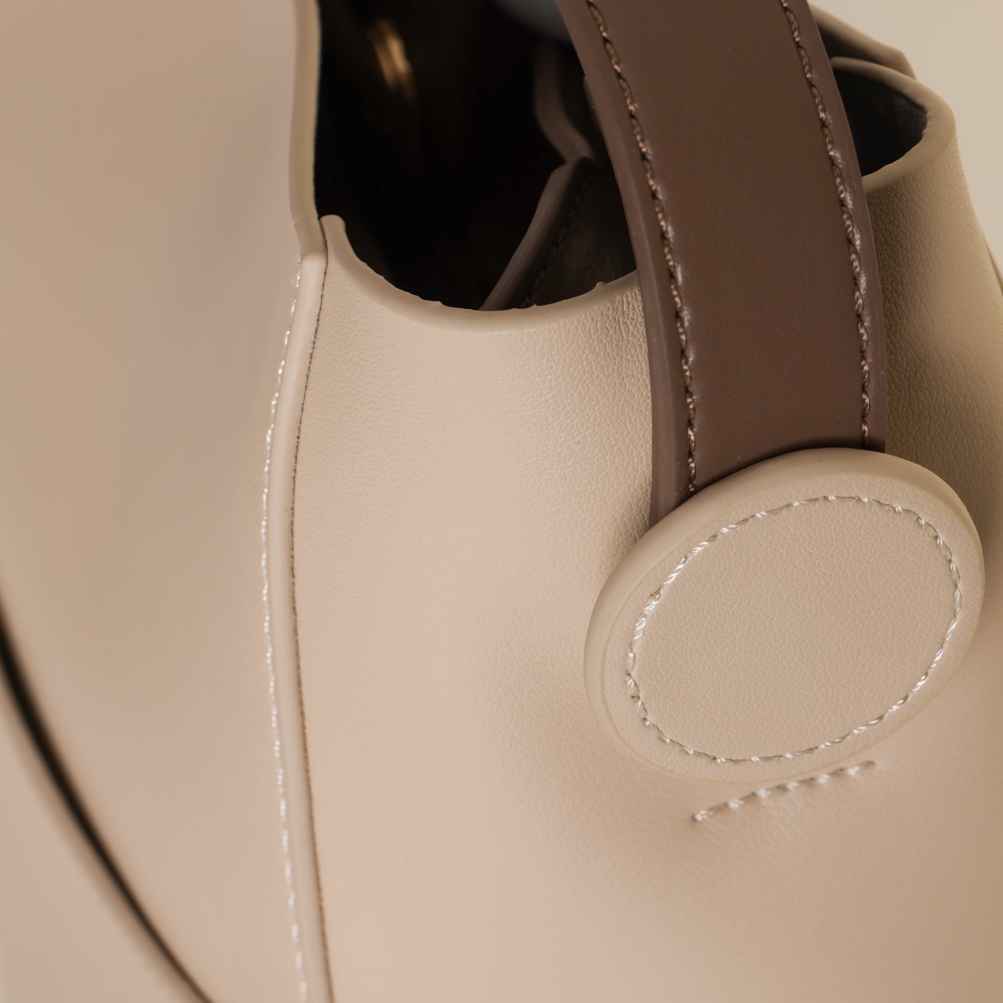 Manon Cross-Body Taske 26 - Creme