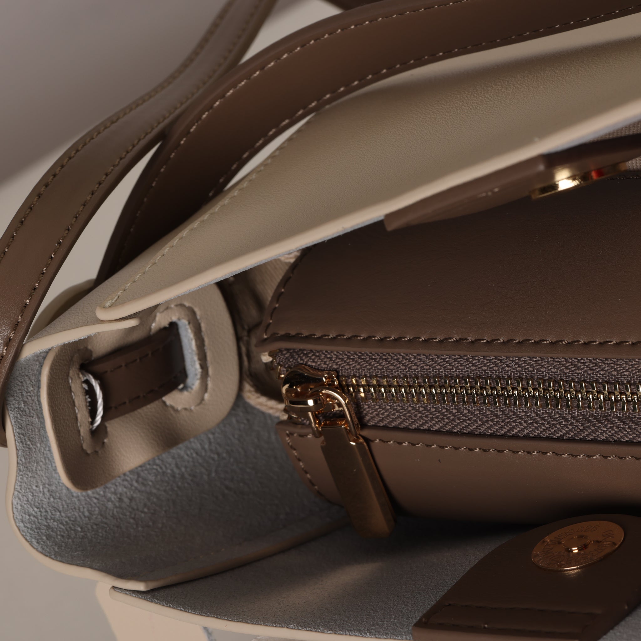 Manon Cross-Body Taske 26 - Creme