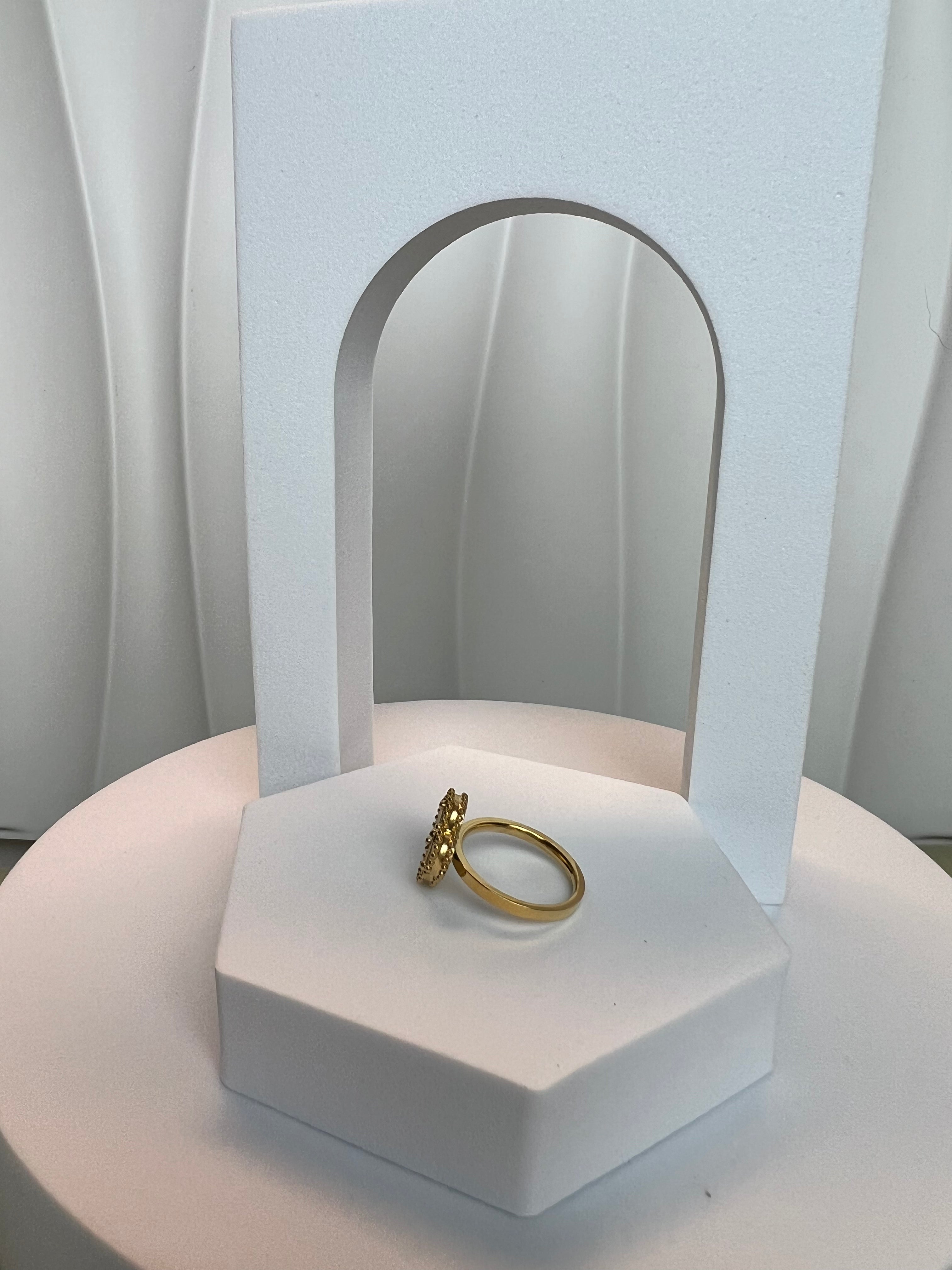 Emilia Fyrklöver Ring