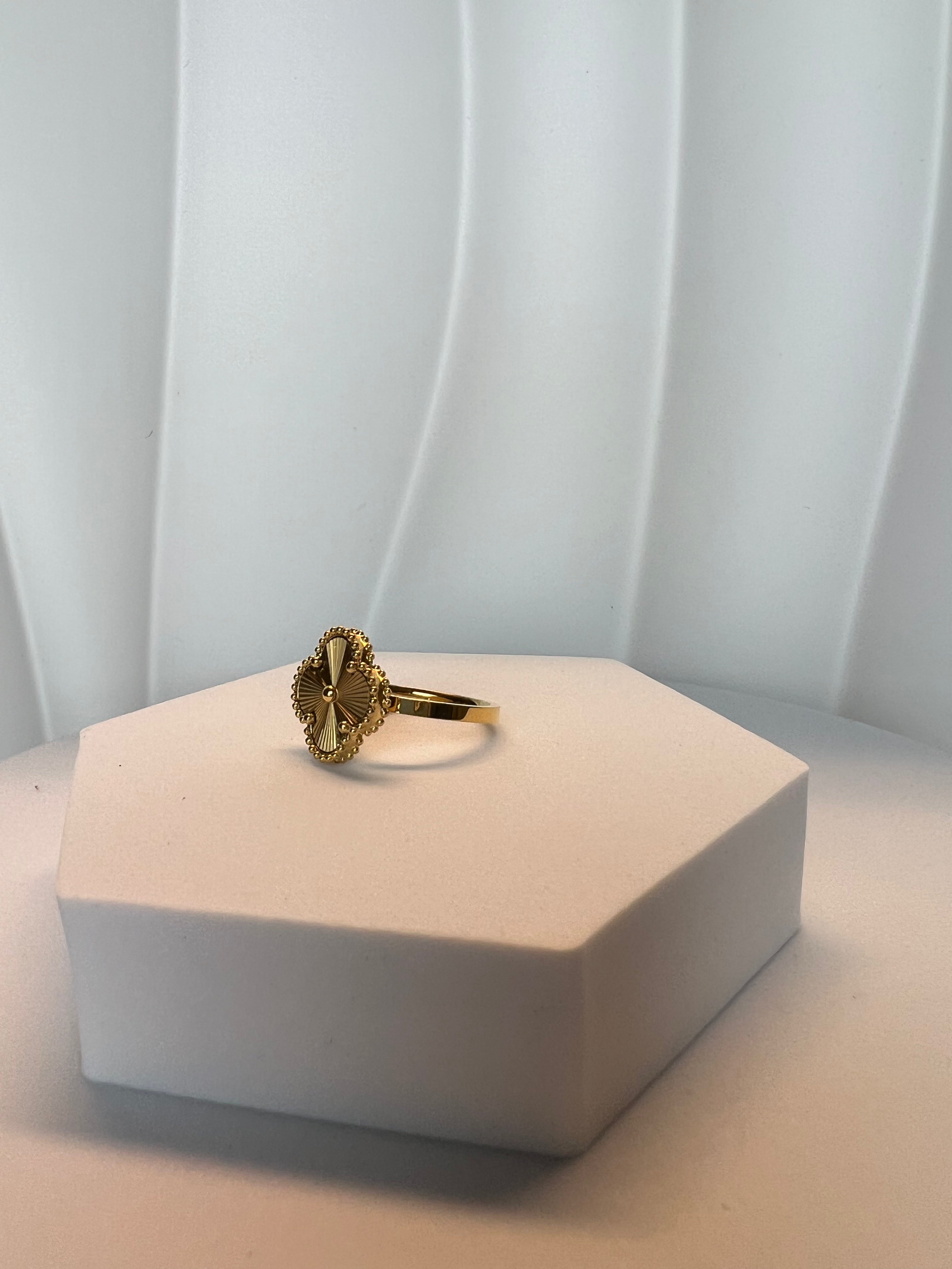 Emilia Fyrklöver Ring